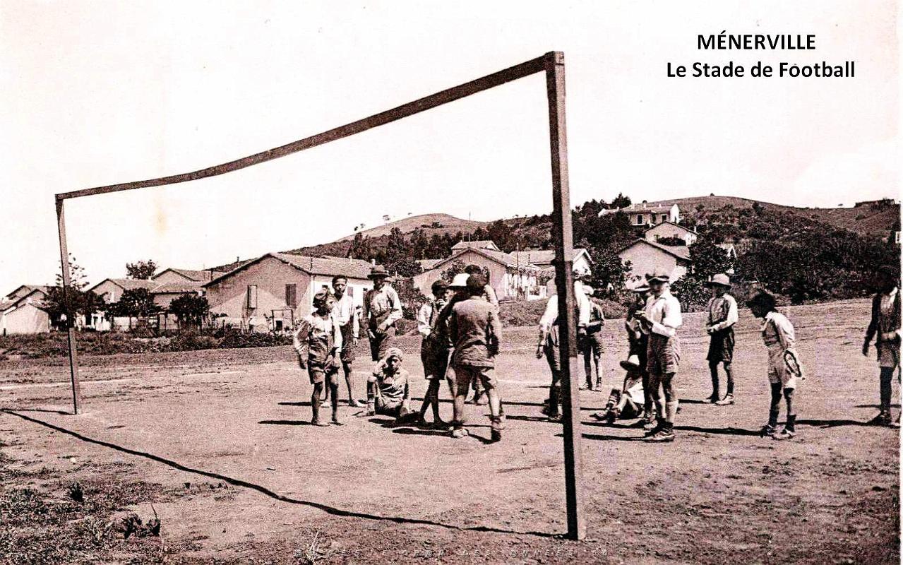 1687- Menerville - Le Stade de Football.jpg